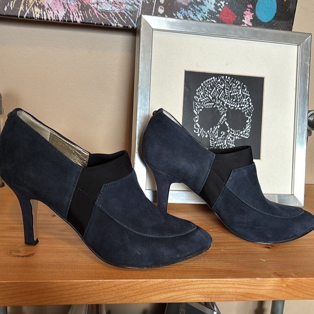 Size 6.5-  2 Pair Anne Klein Designer Shoes - sling backs and ankle boots. - Picture 11 of 15